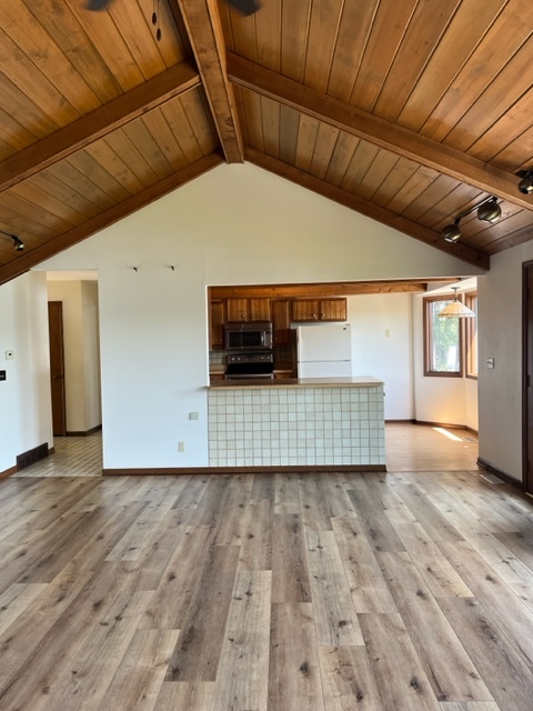 Foto del edificio - 15365 Lake Rd 2