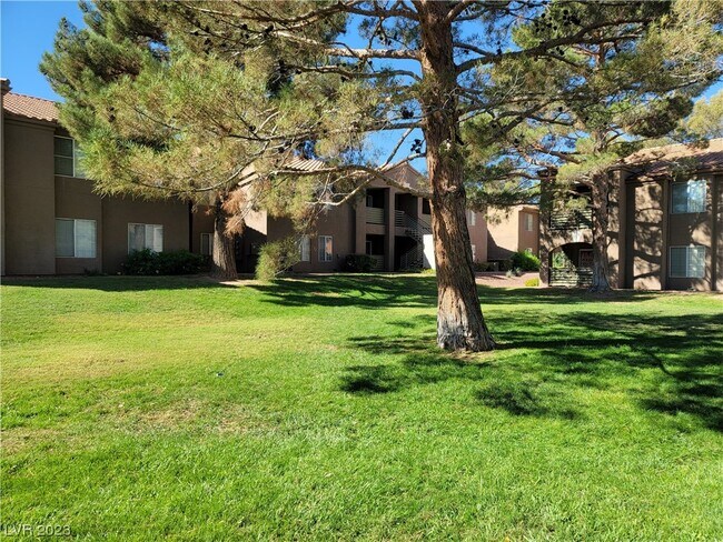 Foto del edificio - 2121 Blue Breeze Dr