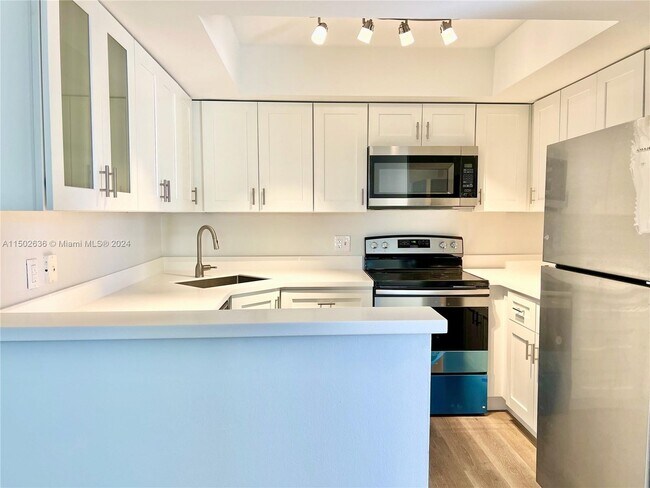 Building Photo - 3900 Village Dr