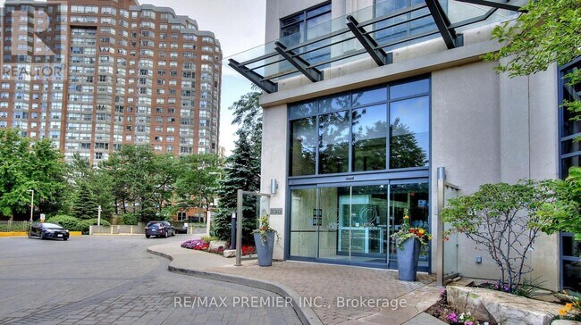 Photo du bâtiment - 330-2330 Burnhamthorpe Rd W