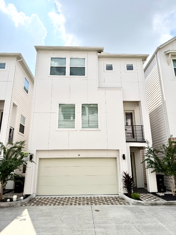 Building Photo - 8307 Brecha Ln