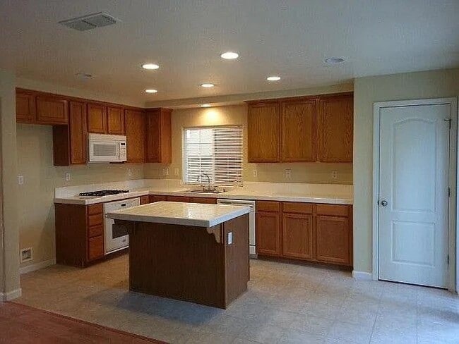 Building Photo - 10826 Peony Pl Dr