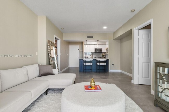 Building Photo - 1755 E Hallandale Beach Blvd