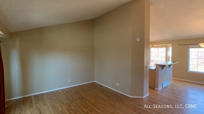 Building Photo - 3840 Hickory Hill Dr