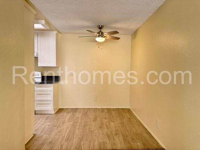 Foto del edificio - Bay Park, 5725 Linda Vista Road #6- Close ...