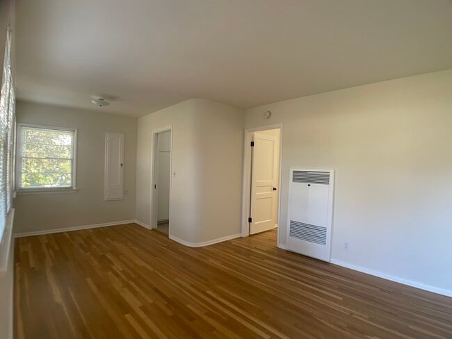 Living Room - 1008 Euclid St