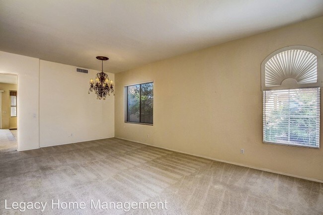 Building Photo - 1304 W Windsong Dr