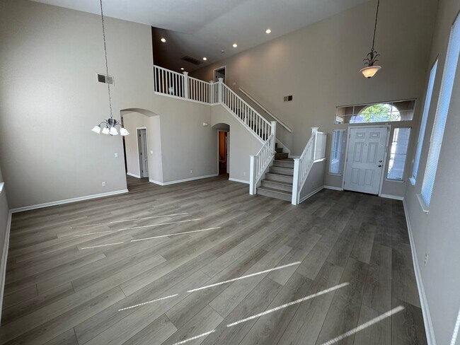 Foto del edificio - Gorgeous 6 Bedroom, 3 Bath Antioch Home