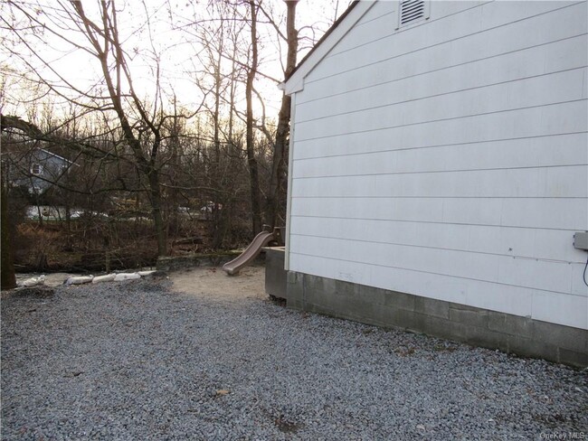 Building Photo - 1 Oscawana Lake Rd