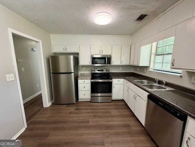 Foto del edificio - 5663 St Thomas Dr