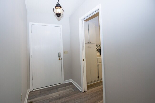 Foto del edificio - 50 Surry Cir N