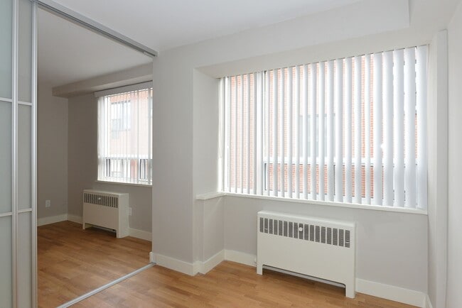 Building Photo - 265 Russell Hill Road