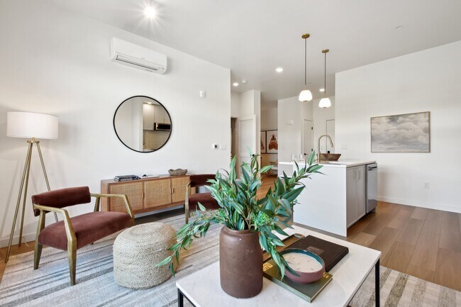 1HAB + OFICINA, 1BA - 770SF - The Richmond