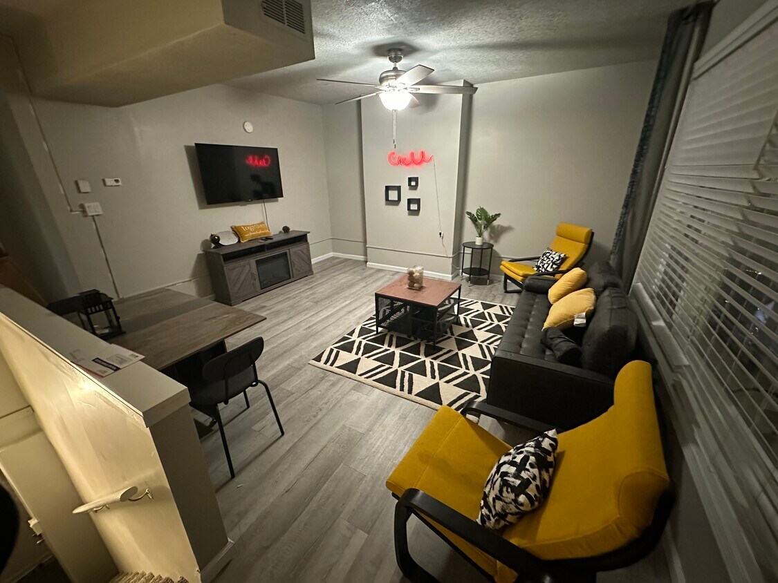 Sala de estar - 1734 E Carson St