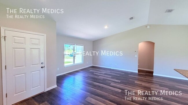 Building Photo - 15629 SW 46th Ave Rd