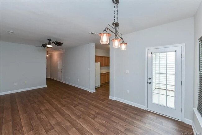 Foto del edificio - 5915 Pisgah Way