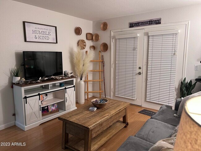 Foto del edificio - 4704 N Paradise Village Pkwy W