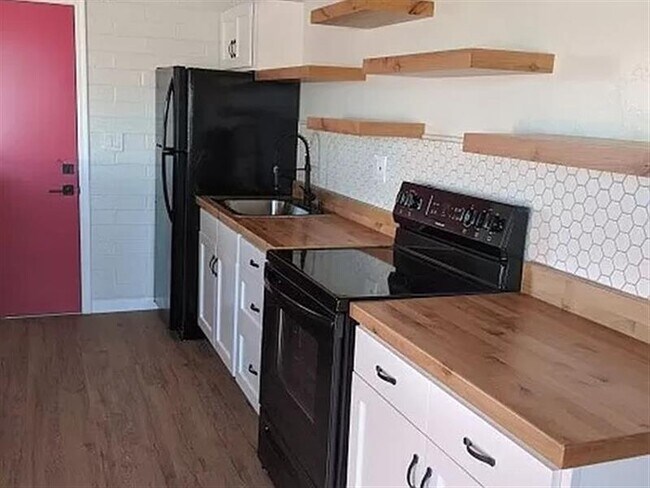 Foto del edificio - 2756 N Forgeus Ave