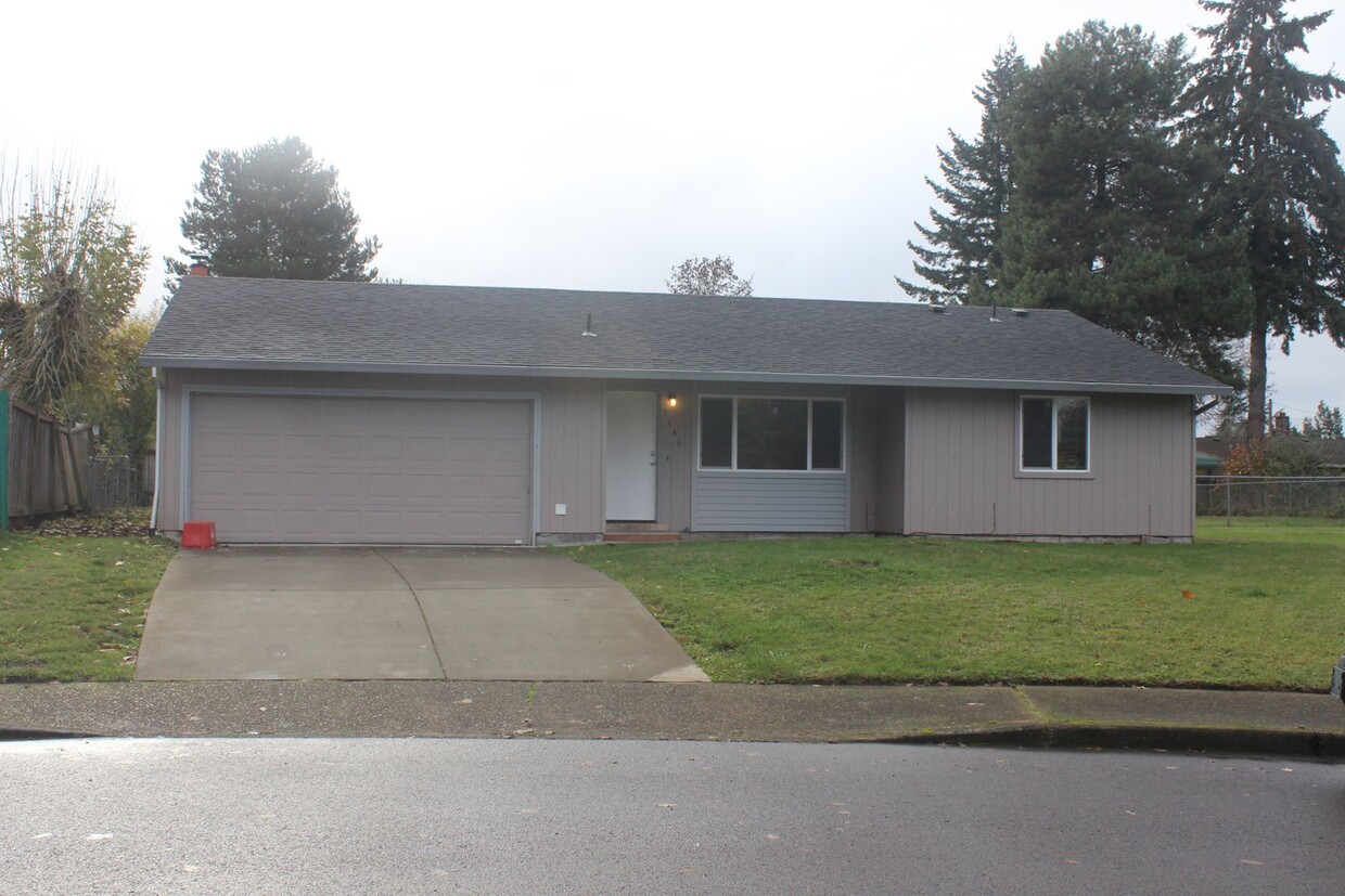 Primary Photo - 3 bedroom 2 bath ranch style home near Int...