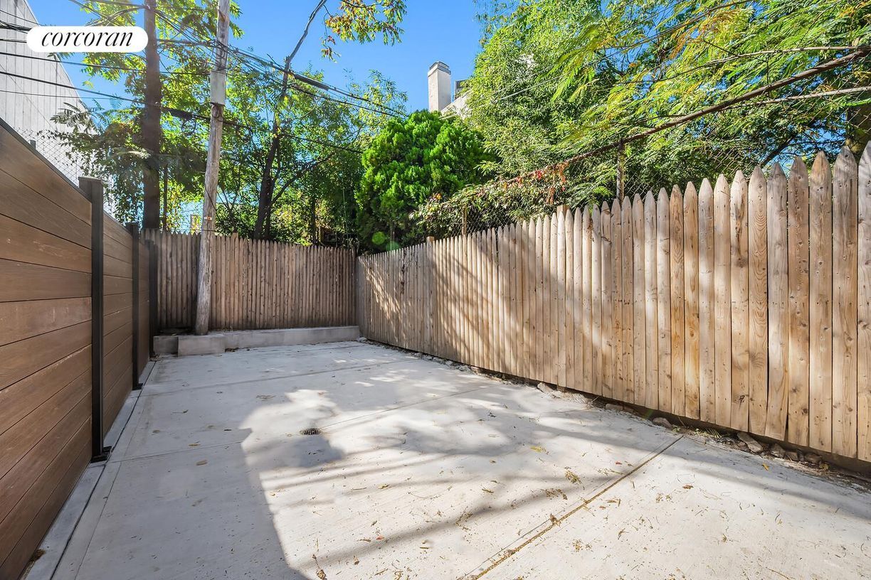 Foto principal - 266 Stagg St