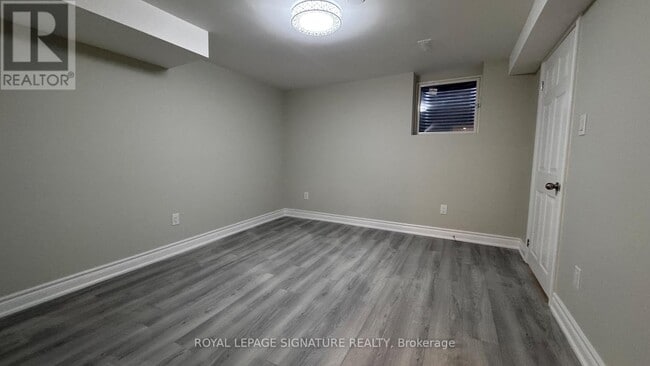 Building Photo - 1686 Summergrove Crescent