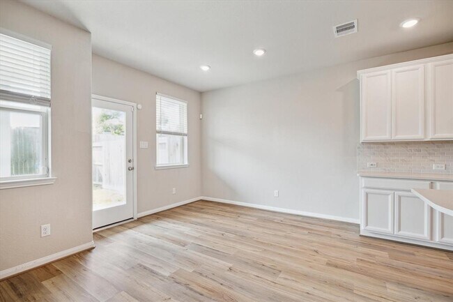 Building Photo - 1806 La Magnolia Dr