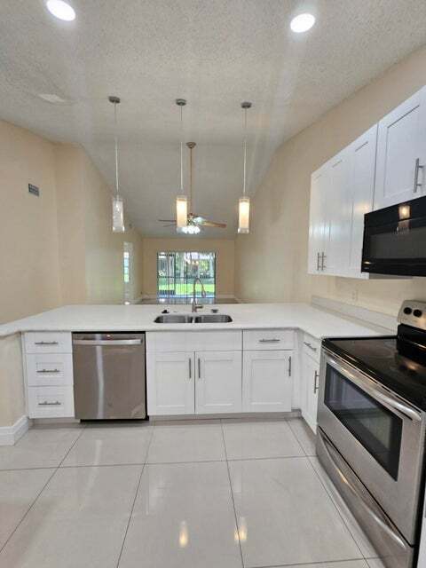 Building Photo - 480 Hardwood Pl