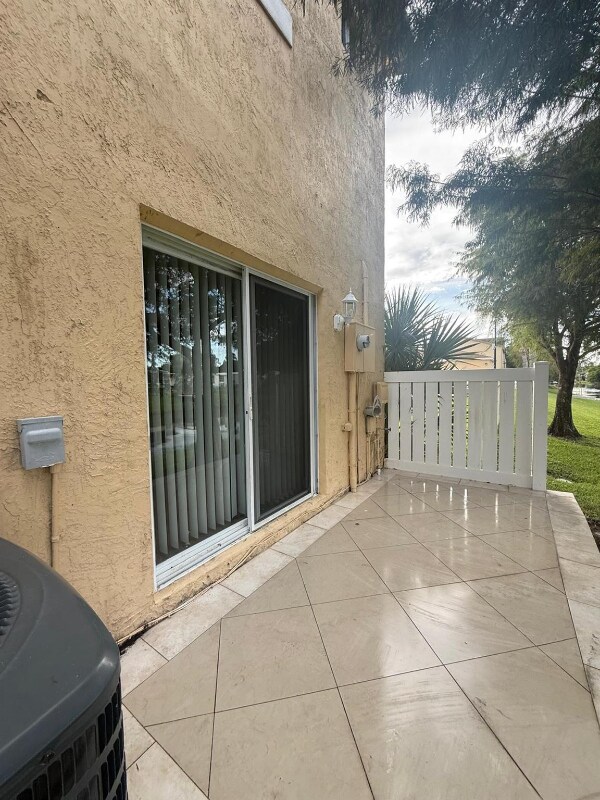 Foto del edificio - 6615 Winfield Blvd