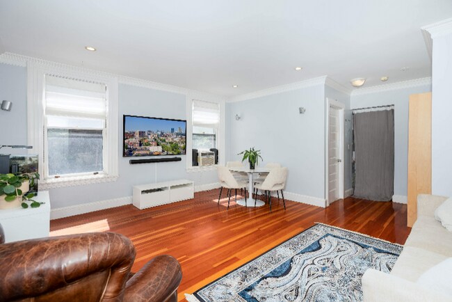 Foto del edificio - 1064 Beacon St