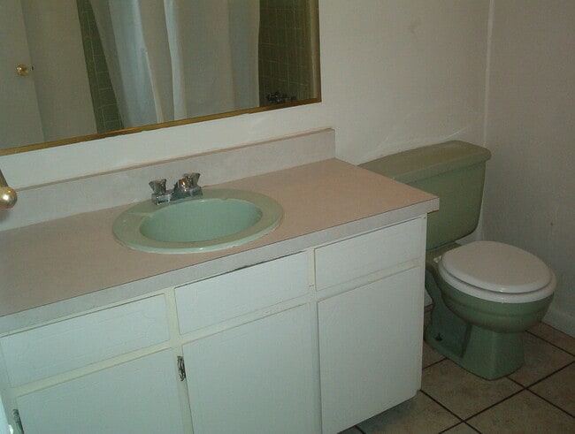 Foto del edificio - 931 McFarlan Ave