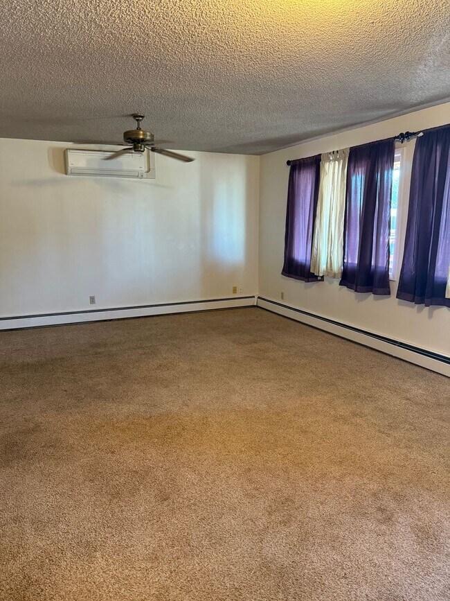 Foto del edificio - Upscale 3 bed 2 bath with garage