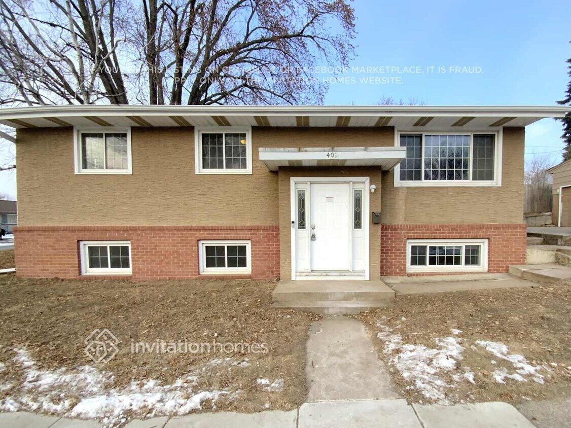 Primary Photo - 401 42nd Ave NE