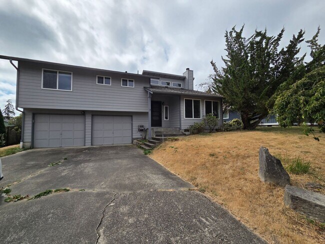 Building Photo - 4058 SE Empress Ct