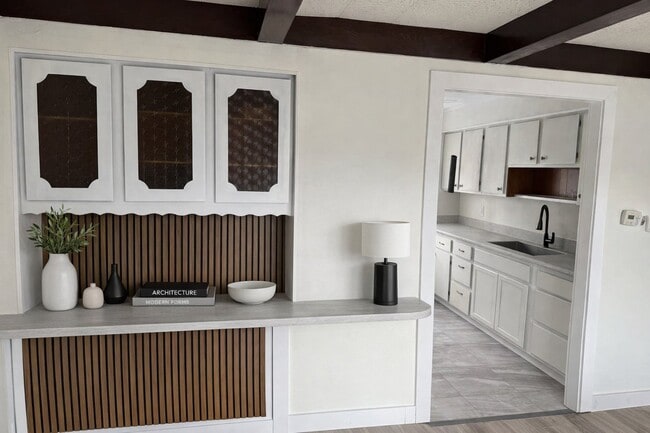 Foto del edificio - 716 W Bell Ave