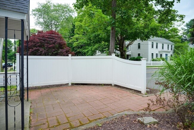Building Photo - 42 Pleasant St