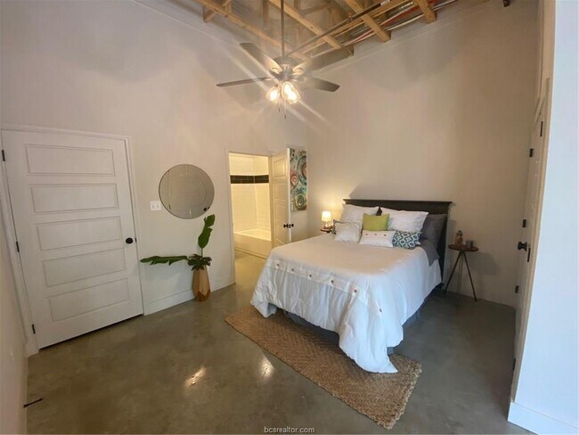 Foto del edificio - 305 W 27th St