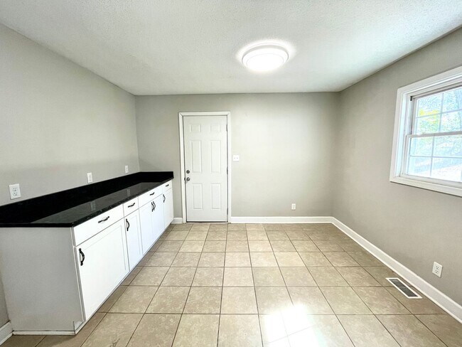 Foto del edificio - 3 bed/1.5 bath NEST in Fayetteville