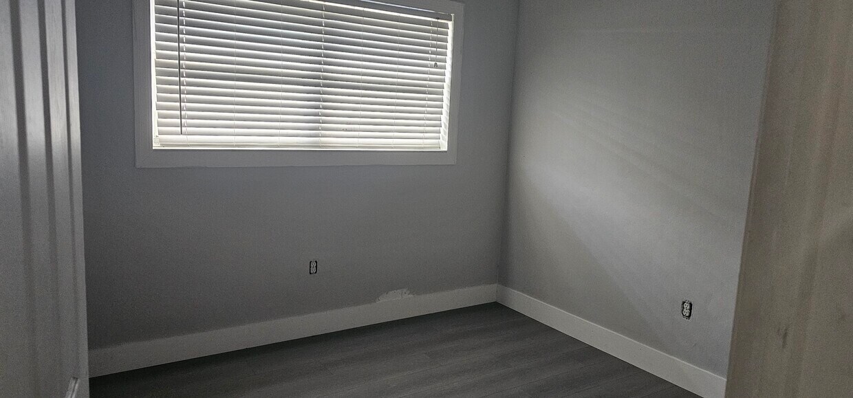Primary Photo - 1141 N 70th Way