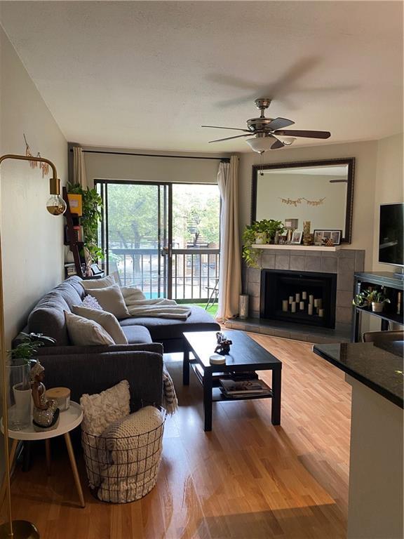 Foto del edificio - 8888 Tallwood Dr