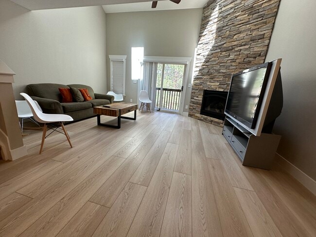 Living room - 2887 Springdale Ln