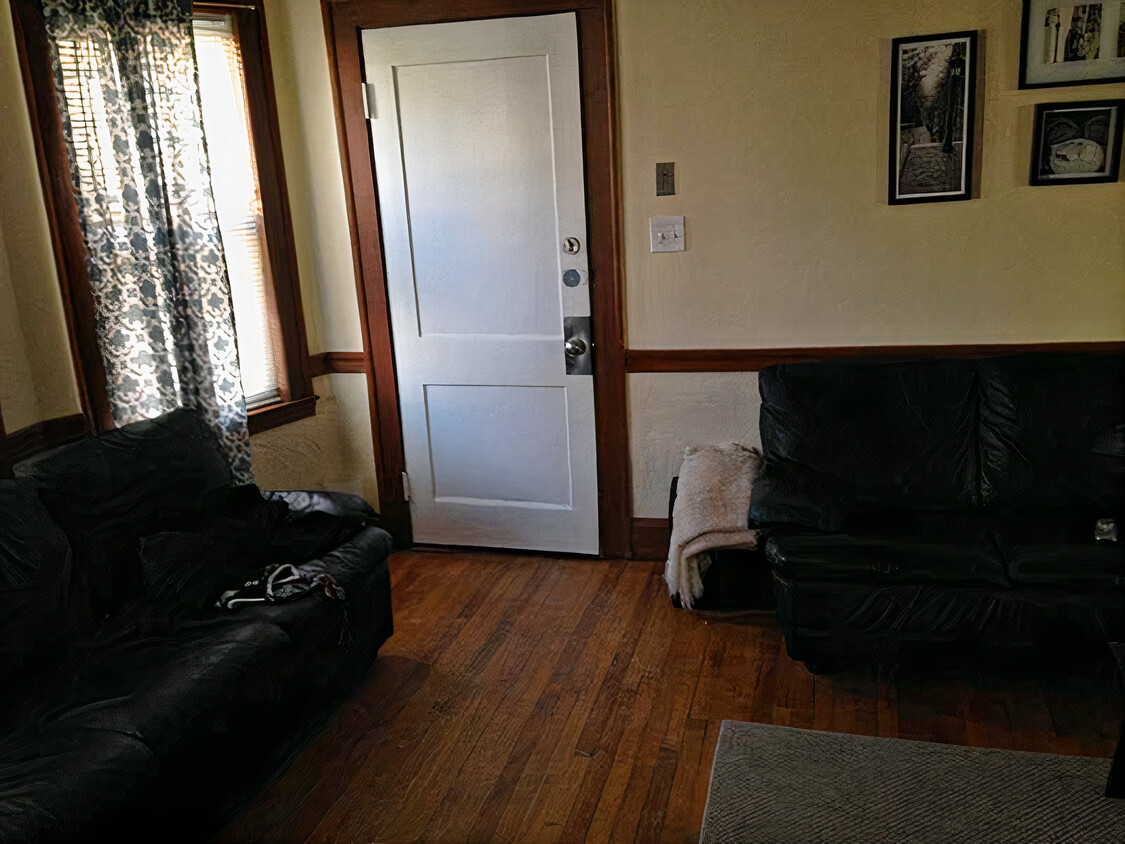 Primary Photo - 58 Brock St