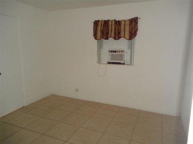 Building Photo - 1361 SW 44th Terrace