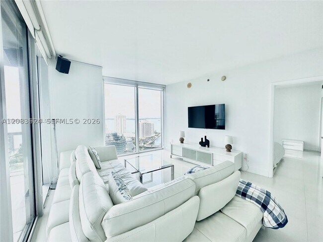Building Photo - 495 Brickell Ave