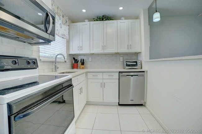Building Photo - 1801 Ocean Dr