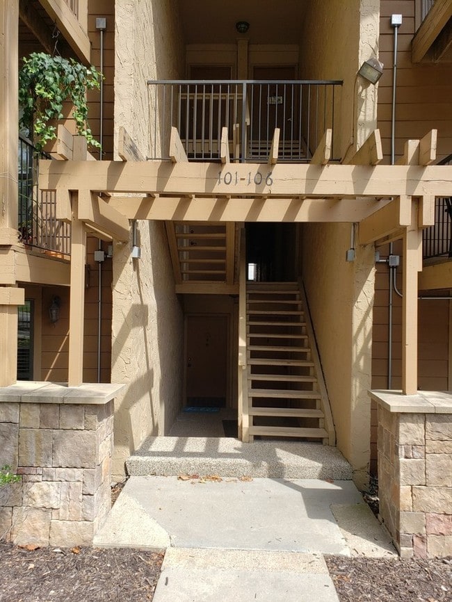 Building Photo - 4727 Jarboe St