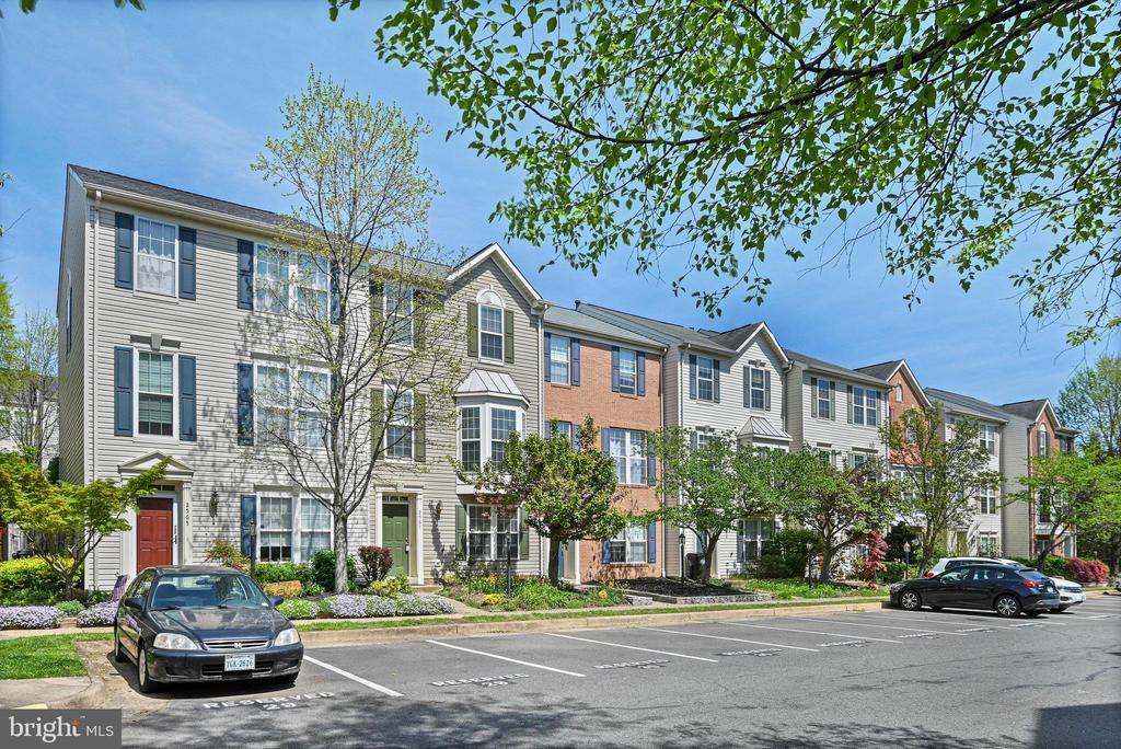 2567 Chase Wellesley Dr, Herndon, VA 20171 Townhome Rentals in