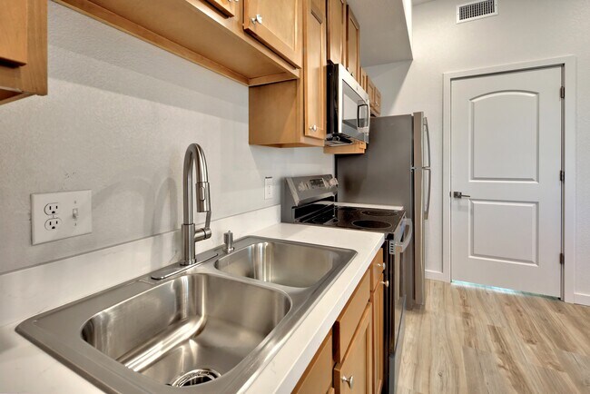 Foto del edificio - 2160 Swanson Ave