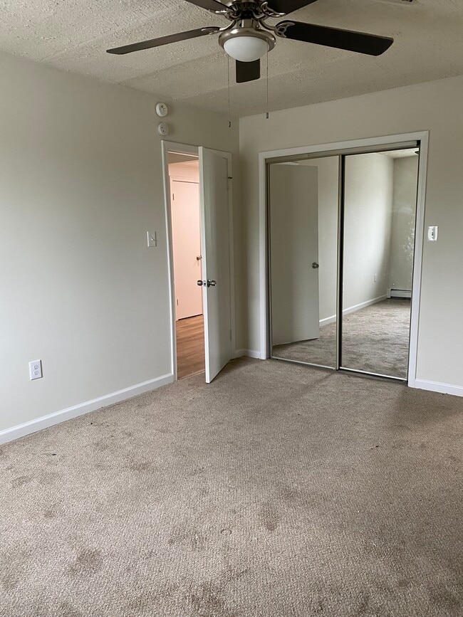 Building Photo - Riveredge Square Apartments