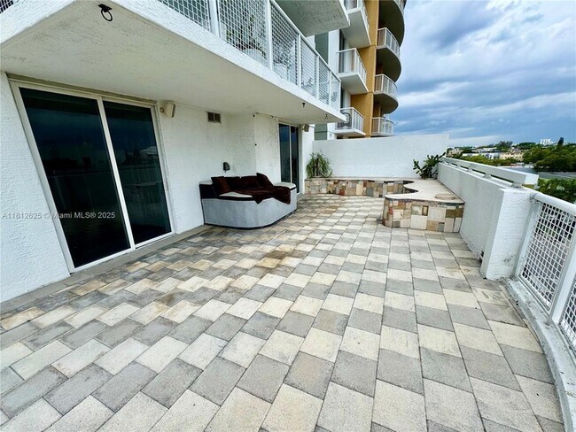Foto del edificio - 900 SW 8th St
