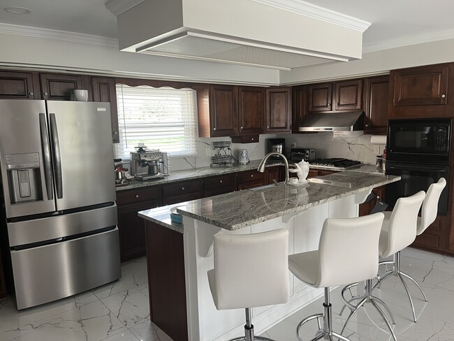Open kitchen - 9217 Shawnee Trl